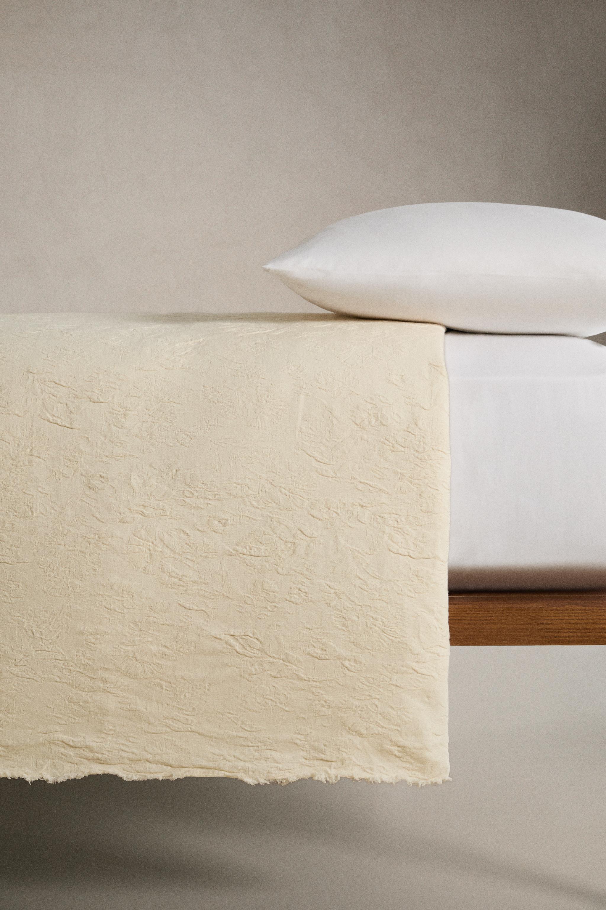 FLORAL JACQUARD BEDSPREAD